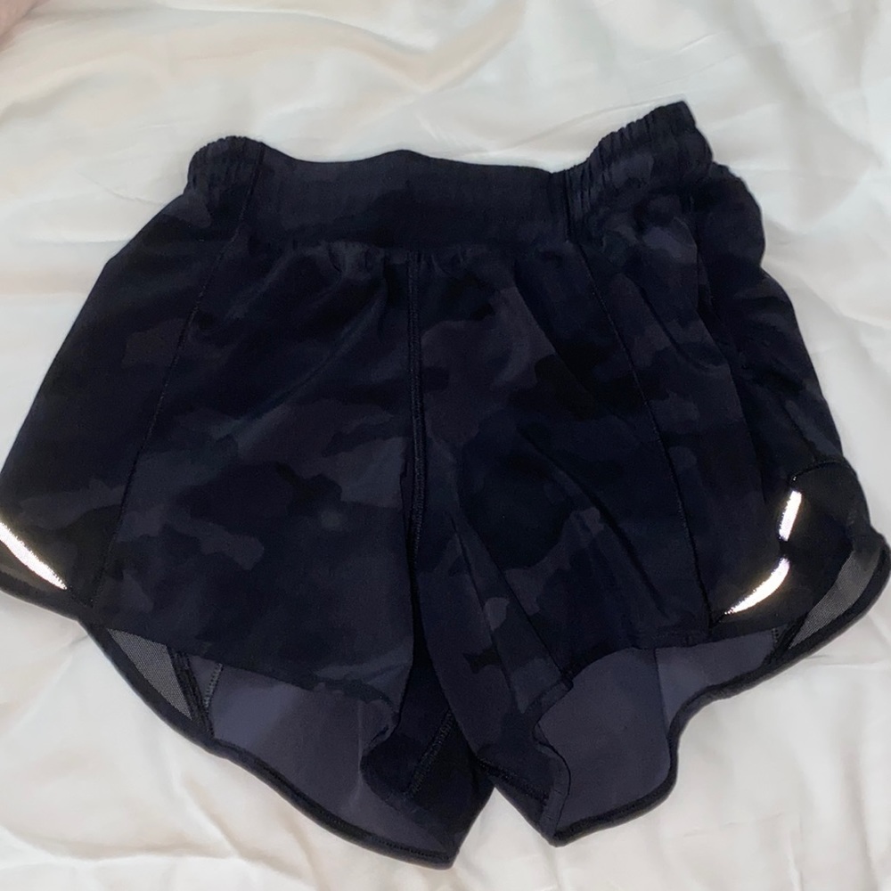 Lulu lemon hotty hot shorts camo size 4